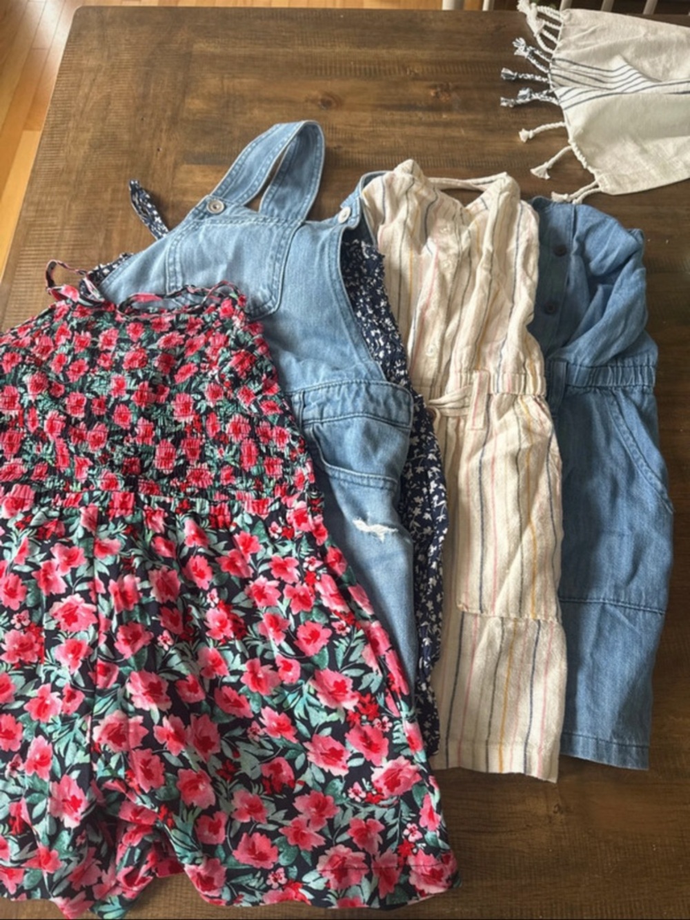 Bundle rompers - 5 total
Size 10/12 girls